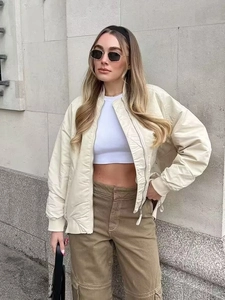 Bombardier femme crème surdimensionné avec pantalon cargo pour un style urbain