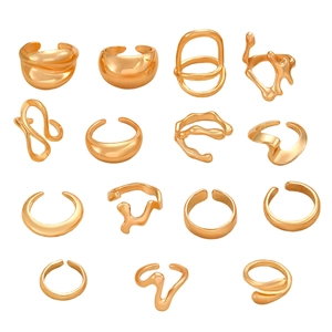 15-teiliges goldenes Ring-Set mit Lavamuster und unregelmäßigen flüssigen Metallformen