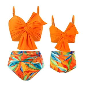 Set bikini arancione madre e figlia con slip a vita alta con stampa di foglie tropicali