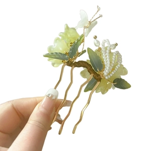 Traditional green peony hair comb with silk flowers and pearls for Hanfu styling