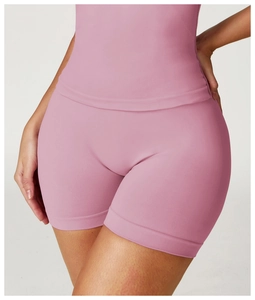Detail of mauve high-waisted seamless yoga shorts and tank top set for women