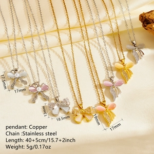 Colliers élégants avec pendentif nœud en acier inoxydable, zircon et opale sur satin