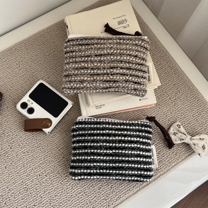 Retro woven plaid coin purse with zipper and lanyard in beige and black styles