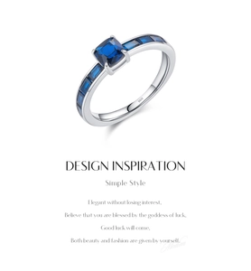 Detailansicht des S925 Silberrings mit blauem Saphir und Design-Inspirationsbeschreibung