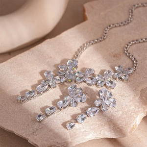 Luxurious zircon flower and teardrop necklace and earrings set in silver finish