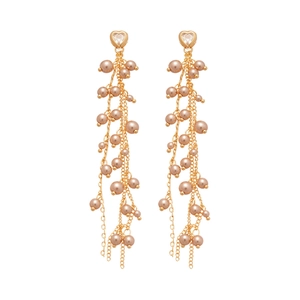 Eleganti orecchini a cuore placcati oro con pietre di zircone e lunghe nappe di perle