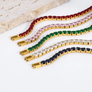 Détails de bracelets tennis en cinq couleurs avec zircons sertis sur plaqué or 18 carats