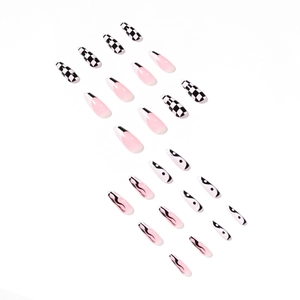 Faux ongles cercueil avec damier noir et blanc, yin yang et motifs de flammes