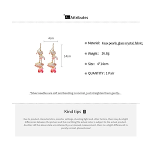 Détails techniques des boucles d'oreilles fleurs en tissu rose avec dimensions précises