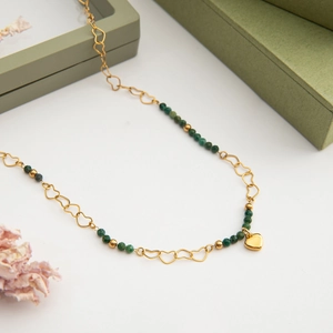 Collier en acier inoxydable plaqué or 18K avec pendentif cœur et pierres naturelles vertes