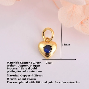 Detail eines 18k Gold-Herzanhängers mit blauem Zirkon und 11mm Abmessungen