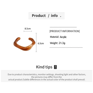 Detailed infographic of acrylic amber wave bangle with dimensions 8.5cm x 6.5cm and 21.3g weight