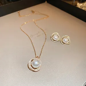 Parure de bijoux élégante en acier inoxydable avec perles et cadre en zircone en spirale
