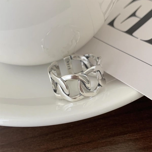 Macro shot of S925 sterling silver chain ring with authentic hallmark on white ceramic tray