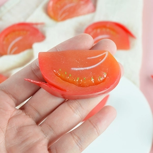 Handheld realistic artificial tomato slice model for photography and food display
