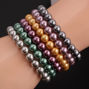 Modisches Set aus bunten Perlenarmbändern für Damen mit elastischem Kordelzug-Design