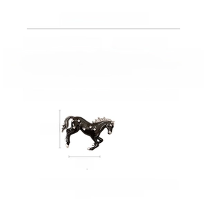 Detailed size chart showing a horse brooch with measurements 3.5cm by 5.5cm