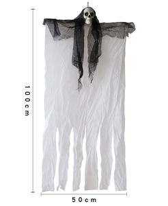 Détail du fantôme d'Halloween avec tête de mort, décor suspendu mesurant 100x50cm
