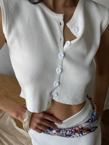 Minimalist white ribbed knit cropped tank top with button detail and sleeveless design