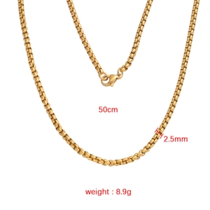 Detail of 50cm gold square pearl chain with lobster clasp and 2.5mm width specs