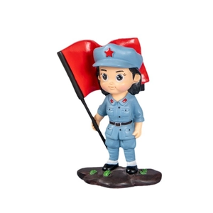 Figurine créative en résine fille de l'Armée rouge tenant un drapeau rouge sur fond blanc