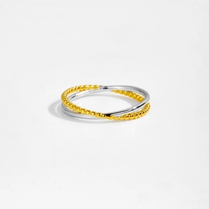Anello minimalista in argento sterling S925 con fasce intrecciate in perline dorate