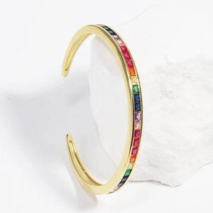Regenboog Zirkoon Open C-Vorm Armband Voor Dames Verguld Messing Kleurrijke Vierkante Zirkonia Verstelbare Bangle