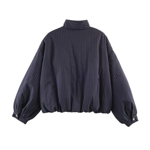 Giacca bomber blu navy a righe sottili da donna con collo alto e vista posteriore