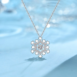 Luxurious S925 sterling silver snowflake pendant necklace with dancing zircon stone