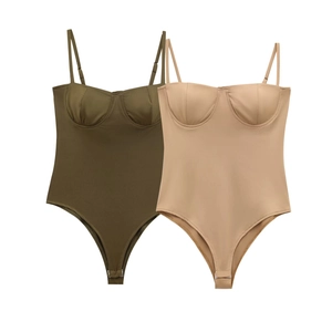 Body Femme Texture Satinée Bretelles Spaghetti Réglables Bonnets À Armatures Polyester Élasthanne Coupe Ajustée Haut Chic