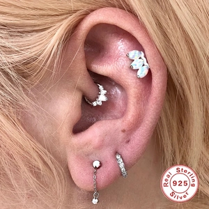 Ensemble créoles en argent 925 et clous en opale avec pierres en zircone cubique