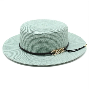 Chapeau Boater Été Paille Sommet Plat Pare-soleil Plage Vacances Large Bord Avec Chaîne En Métal Doré Et Corde Noire Pour Femmes