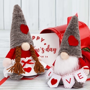Coffret couple de gnomes de la Saint-Valentin avec chapeaux rouges et bannière LOVE