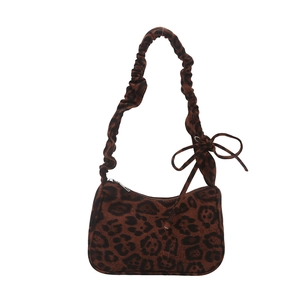Sac hobo vintage à imprimé léopard avec bandoulière froncée et détail de nœud