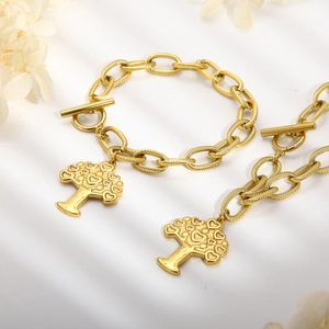 Vintage gold chunky link chain necklace with heart tree of life pendant and T-bar toggle