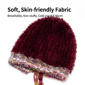 Bonnet d'hiver en peluche bordeaux foncé avec bord en tricot mixte coloré