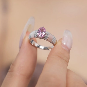Sparkling S925 sterling silver ring featuring a pink oval gemstone with white diamonds