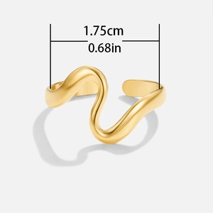 Detailed size chart for the gold wavy snake ring showing 1.75cm inner diameter measurement