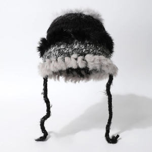 Chapeau d'hiver chaud pour femme en fausse fourrure de lapin avec maille rayée et oreillettes