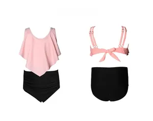 Vues détaillées avant et arrière du bikini pour filles avec haut à volants rose et bas noir