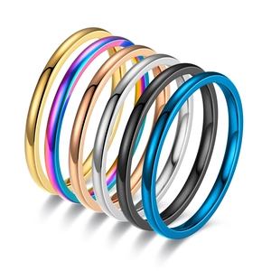 Juego de anillos sencillos de acero inoxidable de 2mm en oro plata azul y colores arcoíris