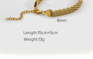Vue détaillée du bracelet à maillons dorés de 8mm avec fermoir mousqueton et rallonge