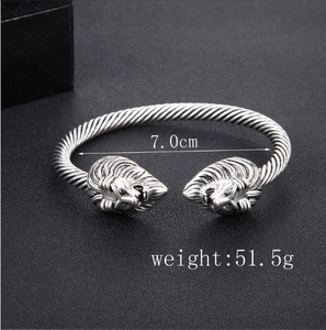 Retro Löwenkopf Manschettenarmband für Herren mit klassischem silbernem Kabeldesign