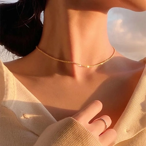 Set collana a treccia in acciaio al titanio dorato scintillante e anello minimalista
