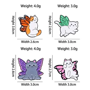 Broches mignonnes en émail de chat de dessin animé avec des ailes de papillon