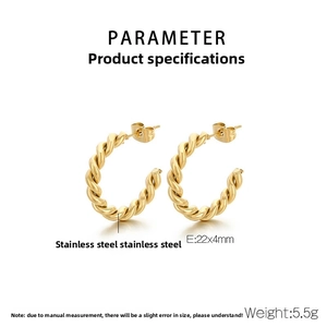 Détail des boucles d'oreilles créoles torsadées en C de 22x4mm en acier inoxydable doré