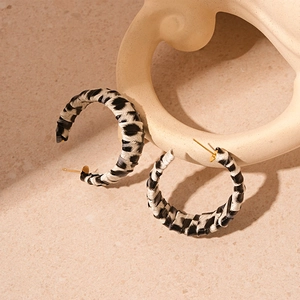 Créoles vintage en similicuir à imprimé léopard noir et blanc avec tiges dorées