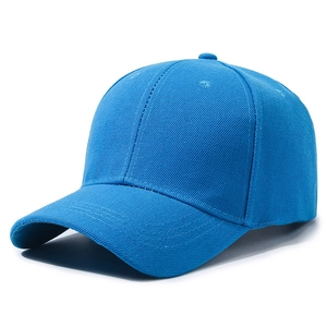 Vista laterale di un cappellino da baseball in cotone twill blu reale a sei pannelli
