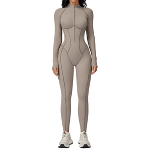 Tuta aderente grigio-marrone a maniche lunghe con mezza zip e cuciture modellanti donna