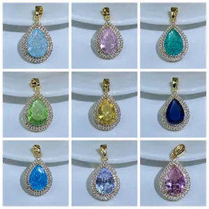 Neuf pendentifs en forme de goutte colorés avec zircons sertis en pavé sur une grille 3x3